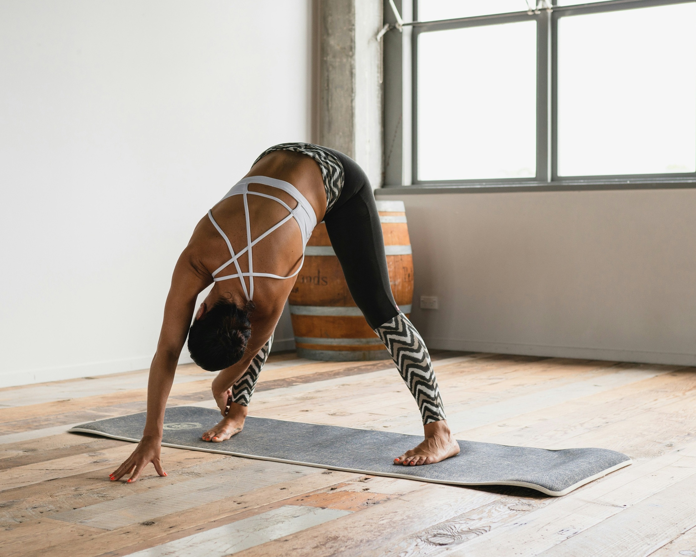 Frau macht Yoga-Übung